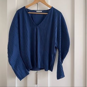 Blue ribbed Zara top with exaggerated 3/4 sleeves
